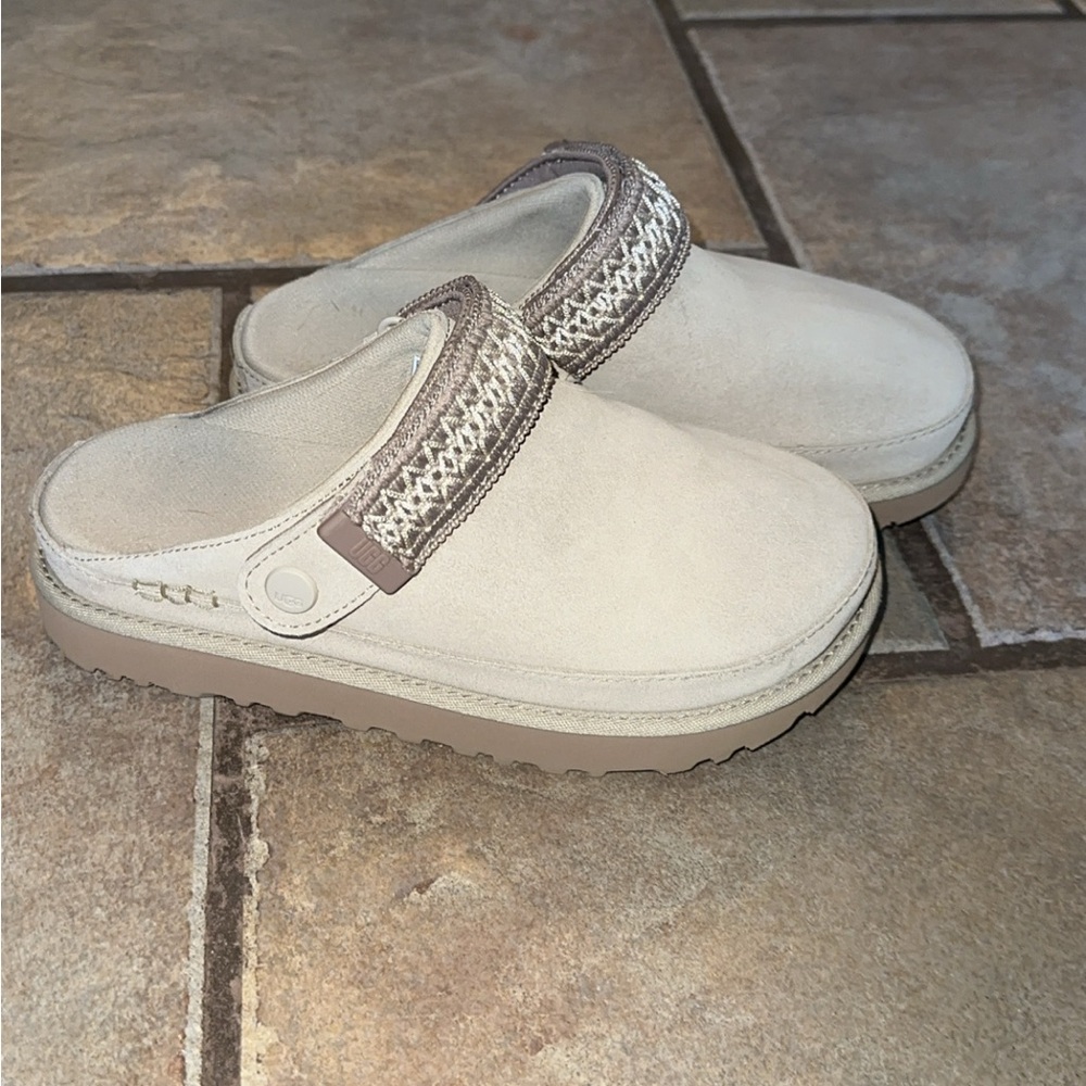 Women's UGG Goldenstar Uggbraid Clog - Size 06